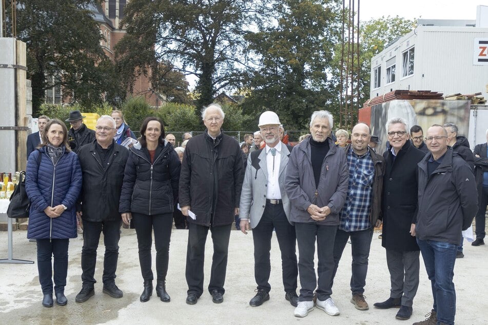 Gruppenbild mit Müller (Mitte), Mitic, de Maizière.