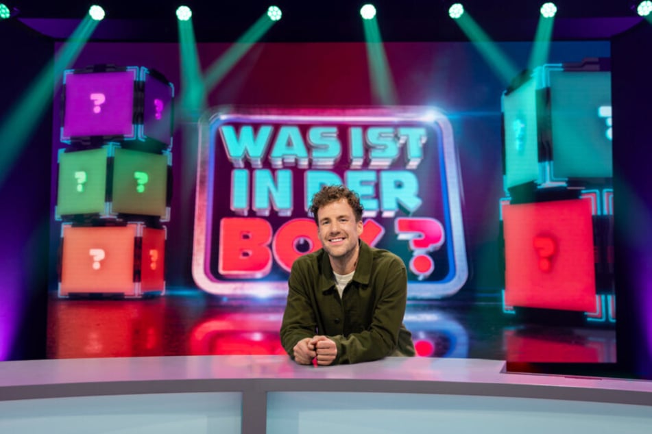 Luke Mockridge im Studio der neuen SAT1 Show "Was ist in der Box?". Ab dem 12. September führt er durch die Comedy-Quiz-Show.