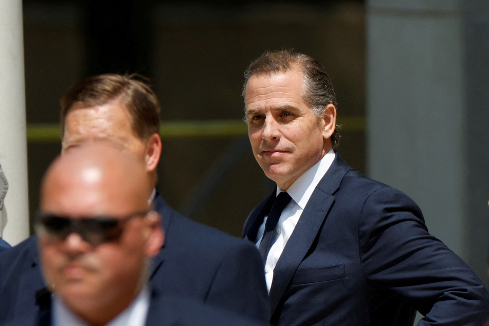 Hunter Biden (r.), son of President Joe Biden, is set to appear in federal court on Tuesday, where he is expected to plead not guilty to illegal gun possession charges.