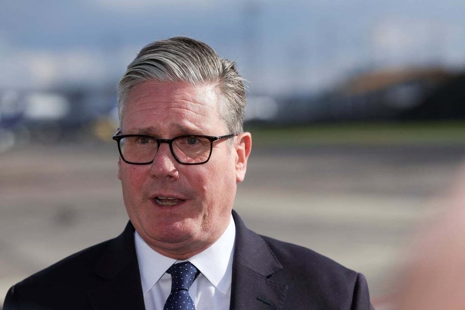 Der britische Premierminister Keir Starmer (63) ist frühzeitig von einem Termin aus Dänemark aufgebrochen und hat versichert, dass die Sicherheitsmaßnahmen vor Synagogen im ganzen Land verschärft werden.