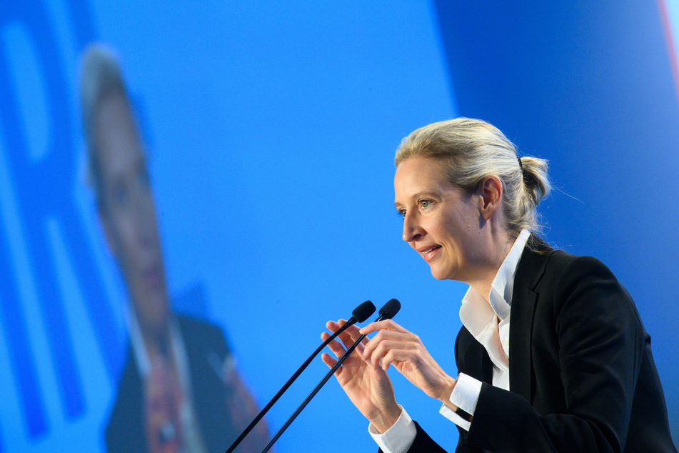 Die AfD-Bundesvorsitzende Alice Weidel (44) hat die Abstimmung im Thüringer Landtag mit Freude zur Kenntnis genommen.
