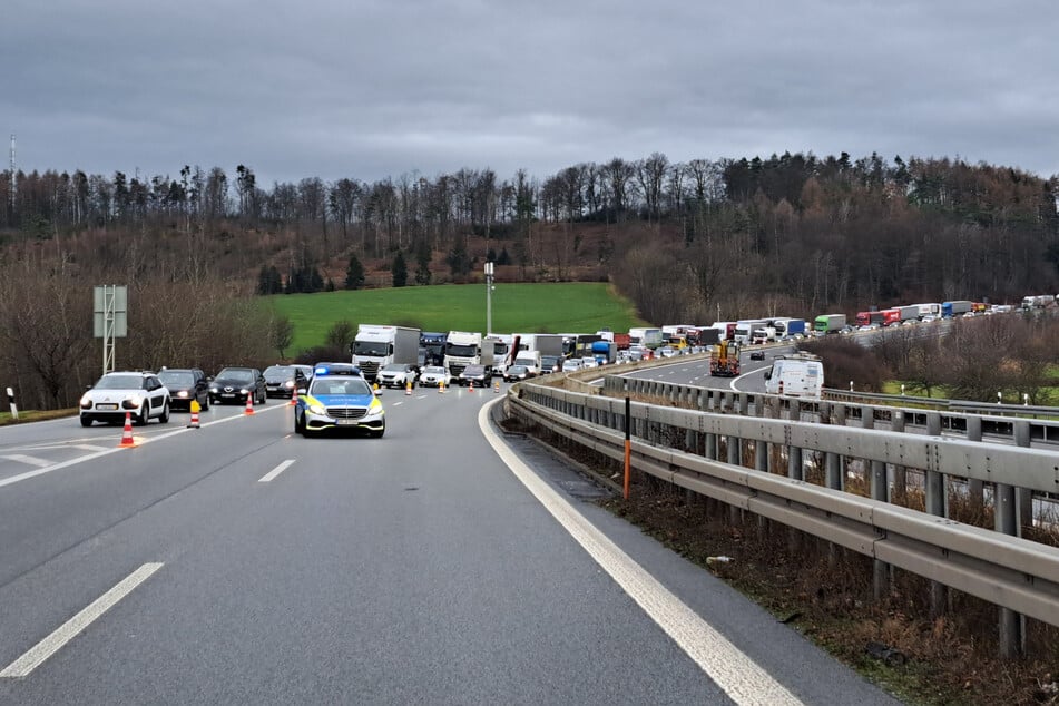 Für Autofahrer ging es Donnerstagmittag auf der A4 in Richtung Görlitz nicht mehr weiter.