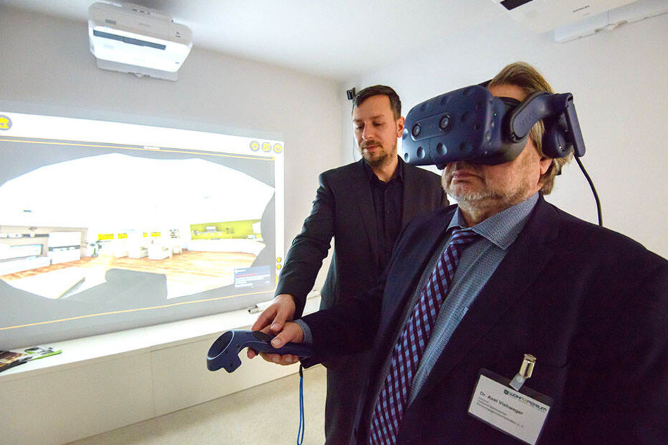Mit der VR-Brille lässt sich das "WohnXperium" erkunden.