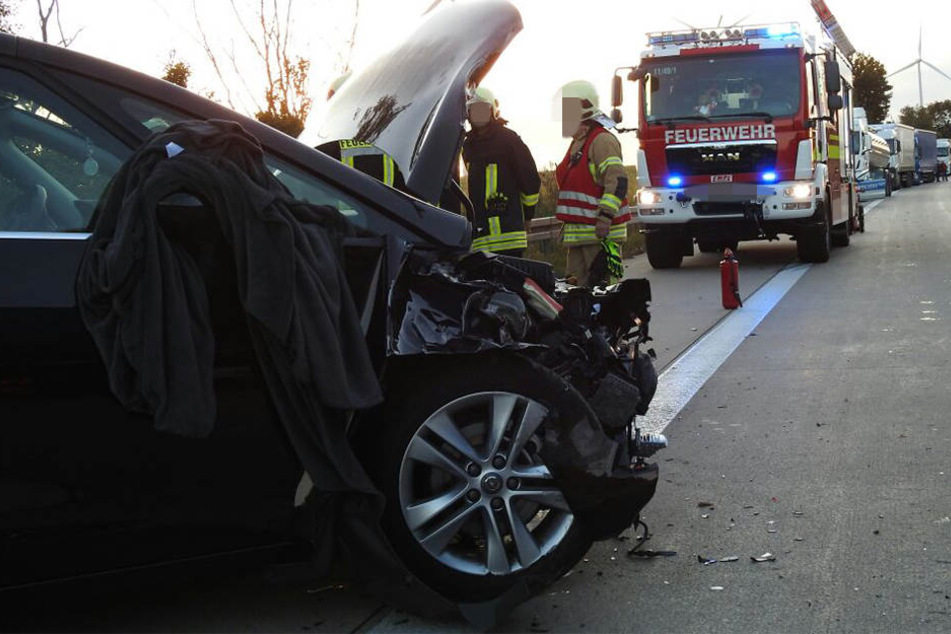 Auch der Opel wurde bei dem Crash schwer beschädigt