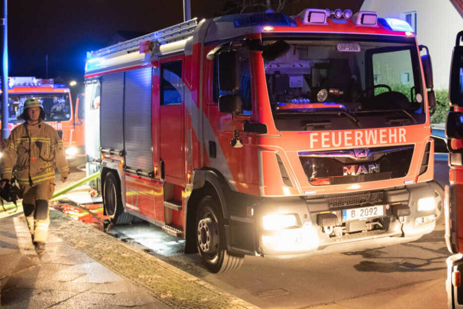 Die Feuerwehr wurde am frühen Morgen zu dem Brand gerufen. (Symbolbild)