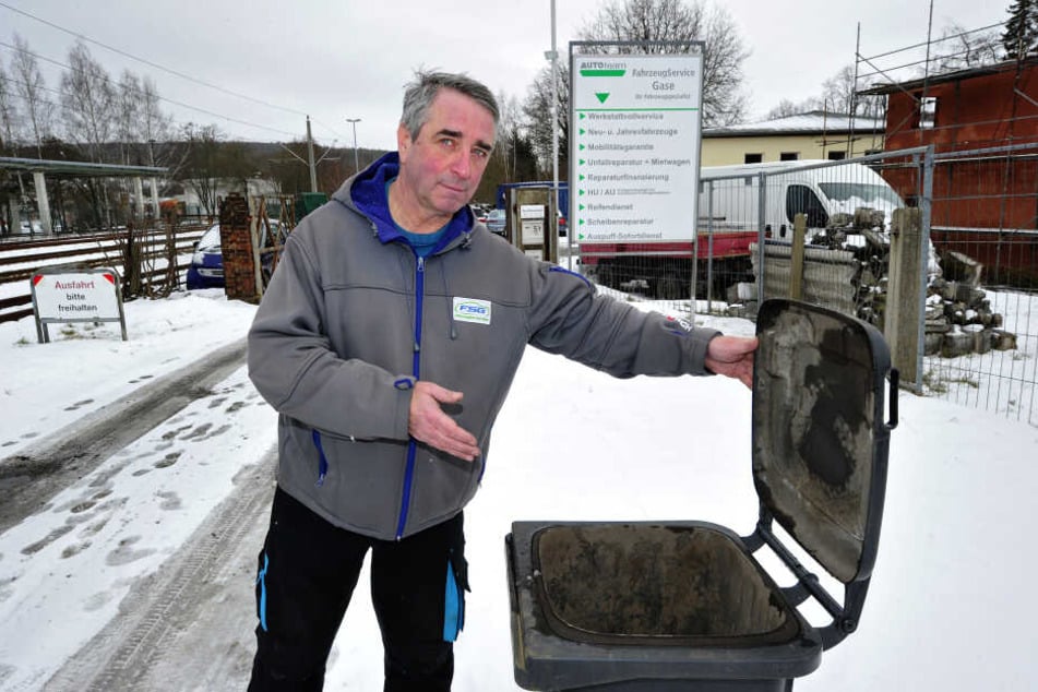Rainer Gase (66) ärgert sich seit drei Jahren, weil der ASR seine Mülltonne immer wieder vergisst.