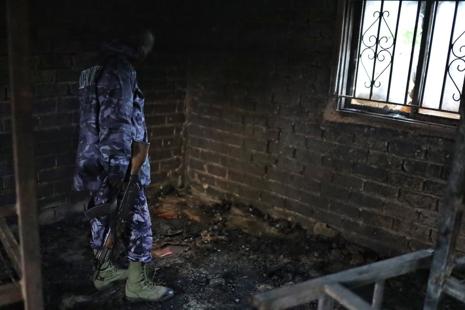 Sie plünderten das Gebäude und brannten den Schlafsaal nieder: Die Terrormiliz ADF hinterließ ein scheußliches Bild in der ugandischen Oberschule.