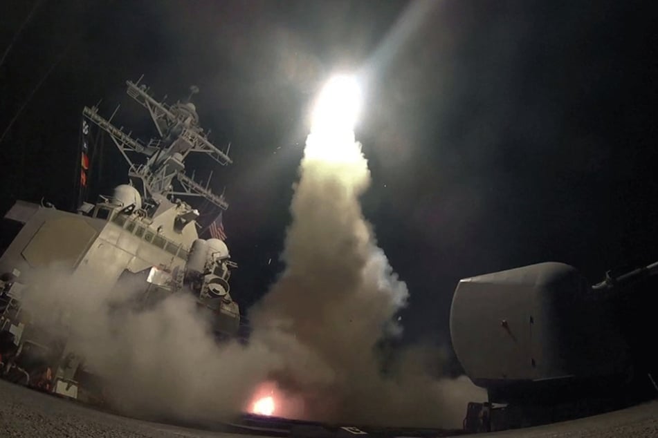 Eine Tomahawk-Rakete wird vom Zerstörer USS Porter abgefeuert. Insgesamt starteten 59 Geschosse von dem Schiff.