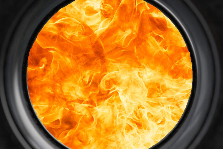 Durch den Spion ihrer Tür konnte sie die Flammen im Nachbarhaus erkennen. (Symbolbild)