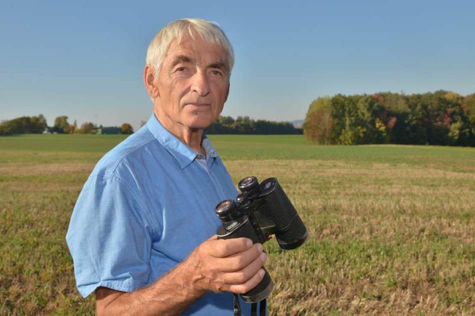 Ornithologe Rolf Hechtl (79) sieht die Brutaktivitäten zahlreicher Vogelarten am betroffenen Waldstück gestört.