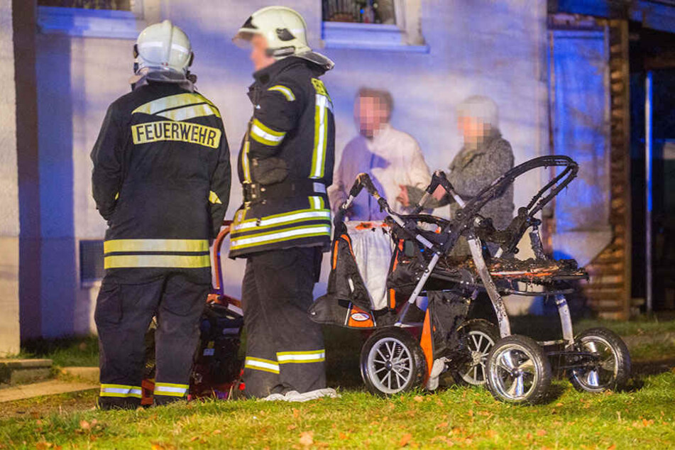 Eventuell gezielter Anschlag: Diese Kinderkarre wurde zerstört.