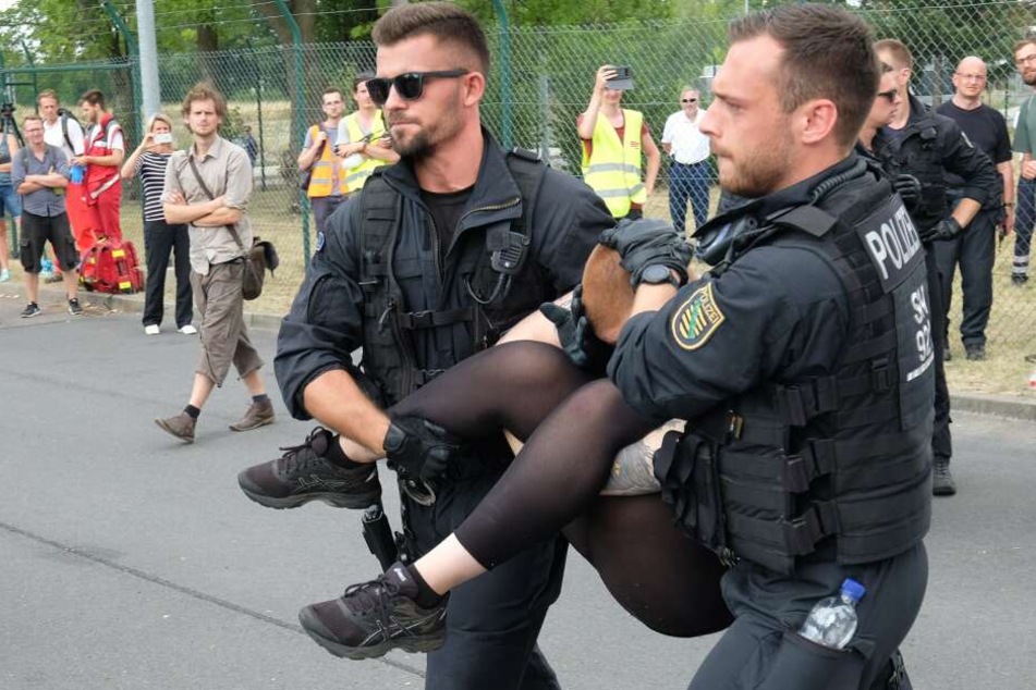 Immer wieder kommt es zu Demonstrationen vor dem Kraftwerk Lippendorf.