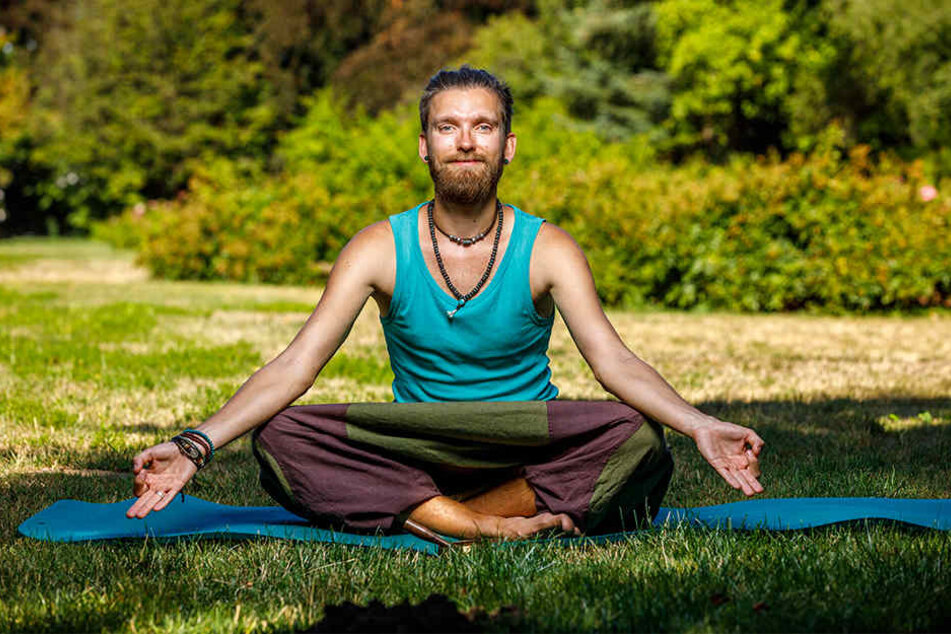 Felix George (31) erfüllt sich mit dem Yoga-Café in Dresden einen großen Traum.