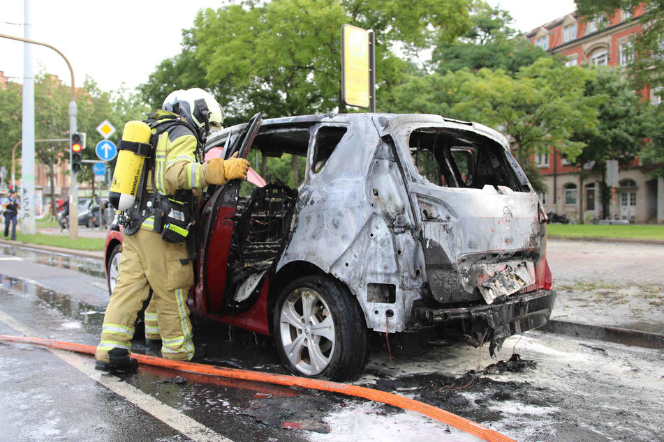 Bisher ist noch nicht geklärt, ob das Auto in Bewegung war, als es Feuer fing.