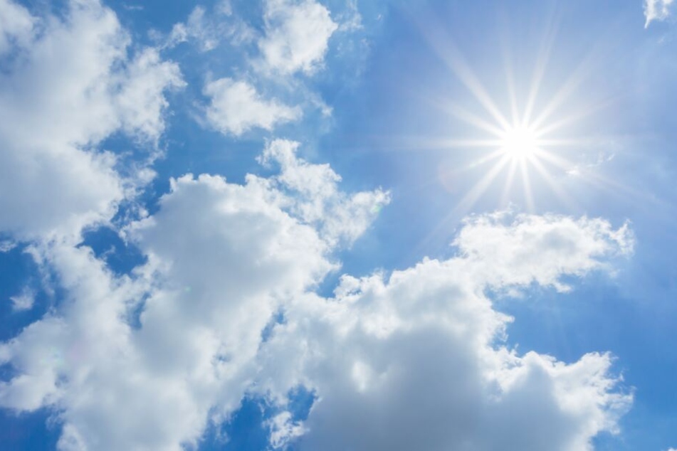 Die Sonne lässt sich aber trotzdem hin und wieder blicken. (Symbolbild)