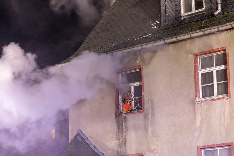 Teile des Wohnhauses wurden durch das Feuer schwer beschädigt.
