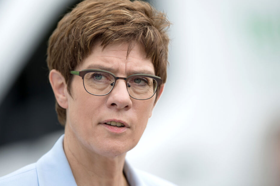 Was die CDU-Parteivorsitzende Annegret Kramp-Karrenbauer (57) wohl von diesem Vorschlag hält?