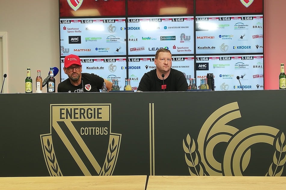 Wollitz (l.) war in der Pressekonferenz am Freitag alles andere als gut zu sprechen.