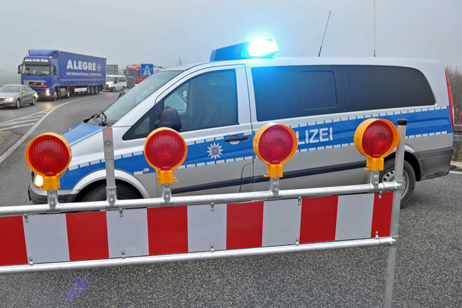Ein verunglückter Sattelzug sorgte am Mittwochmorgen für Chaos auf der A 14 nördlich von Halle. (Symbolbild)