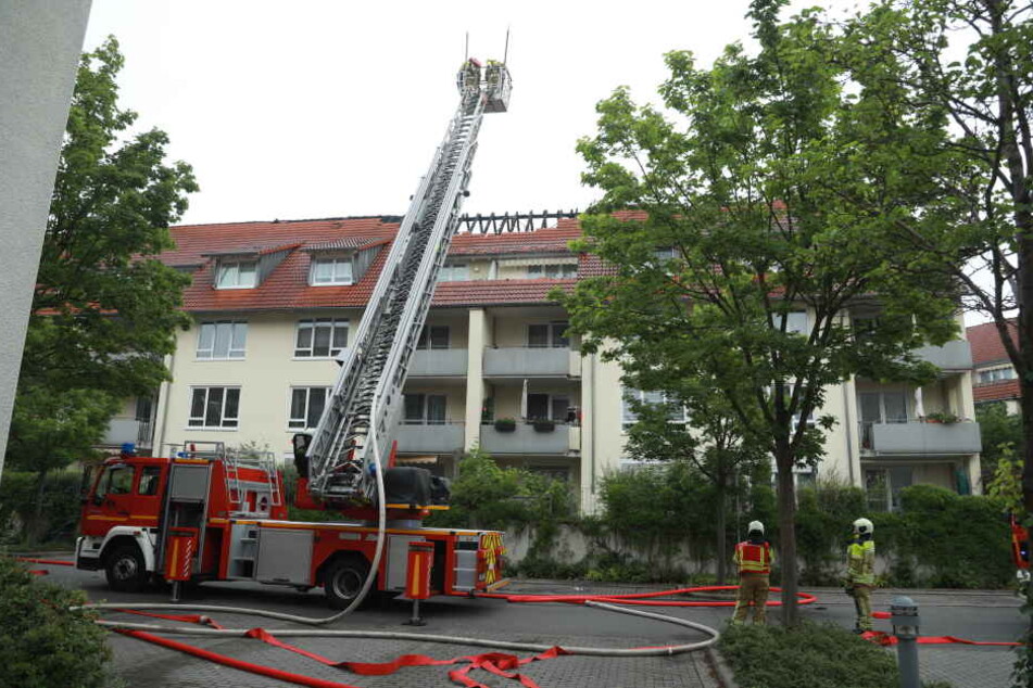 Am Morgen brannte in Dresden ein Dachstuhl.