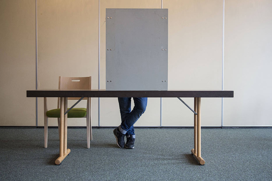 Es kommt auf jede Stimme an. Auch Unentschlossene oder Politikmüde sollten sich also beteiligen und ihr Wahlrecht nutzen!
