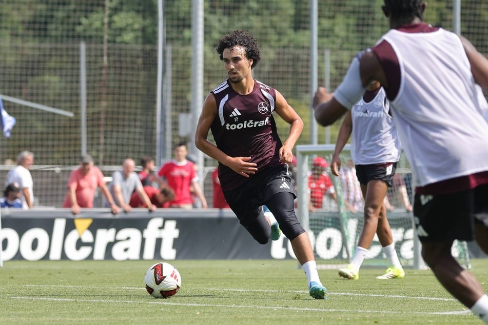 Ayoub Chaikhoun (20) wechselt per Leihe vom 1. FC Nürnberg zum SV Wehen Wiesbaden.