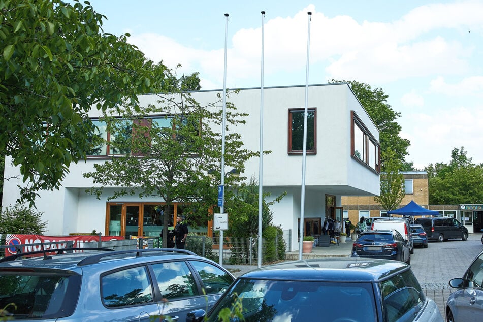 Die Ermittlungen dauern an.