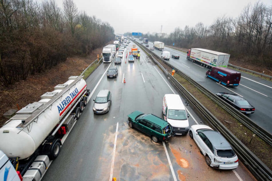 Die Autobahn wurde erst nach gut anderthalb Stunden wieder zum Teil freigegeben.