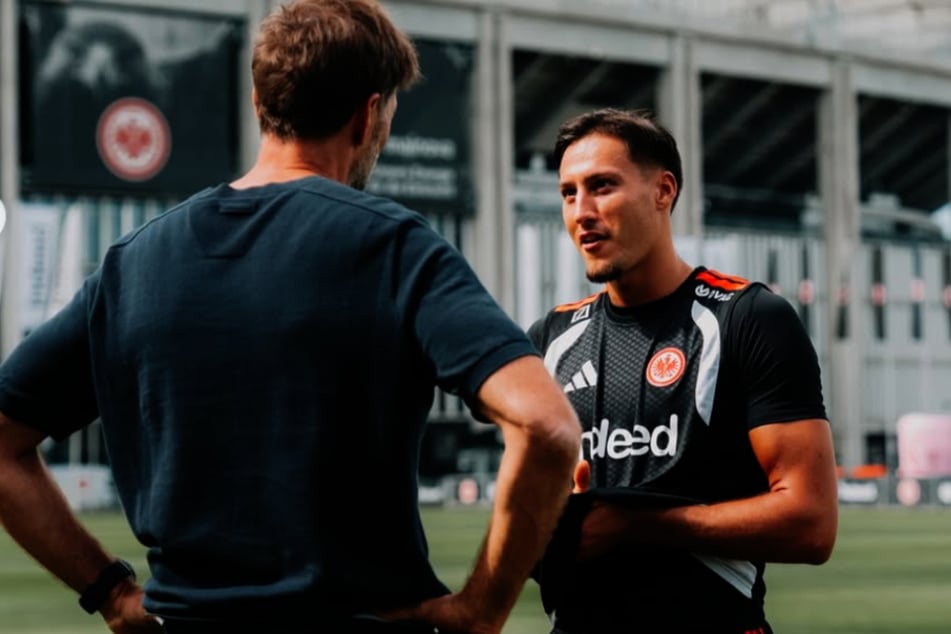 Younes Ebnoutalib (r.) könnte sowohl für die deutsche, als auch für die marokkanische Nationalmannschaft spielen, hat sich aber noch nicht entscheiden. "Kloppo" horcht schon mal vor.