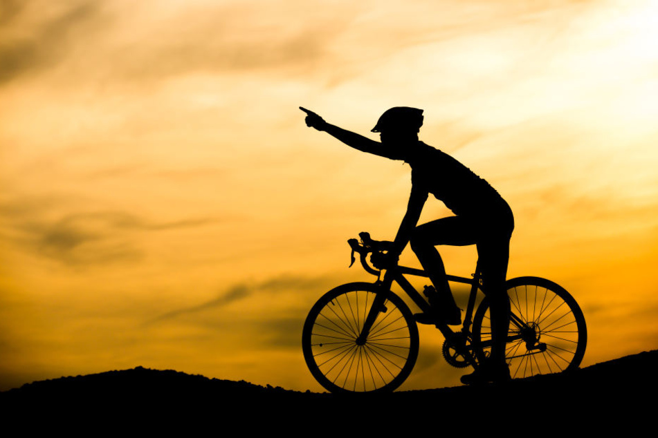 Acht Mediziner und Studenten begeben sich für den guten Zweck ab Sonntag auf eine 900 Kilometer lange Radtour vom Gardasee nach Leipzig. (Symbolbild)