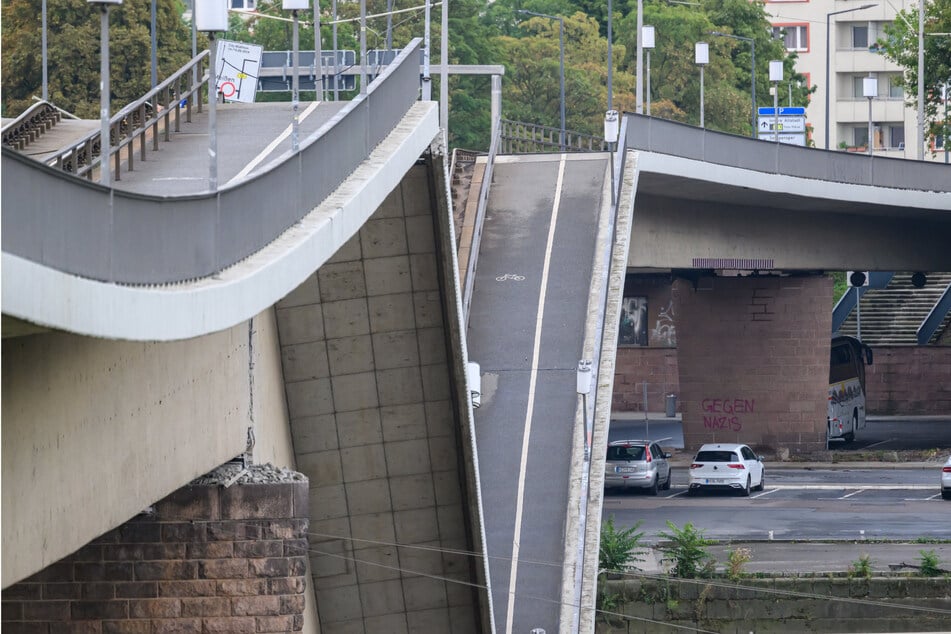Nach dem Brücken-Einsturz musste der Parkplatz vorübergehend gesperrt werden, auch Reisebusse kamen nicht mehr weg.