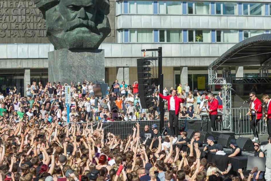 Tausende kamen im Juni zum Überraschungskonzert in Chemnitz.