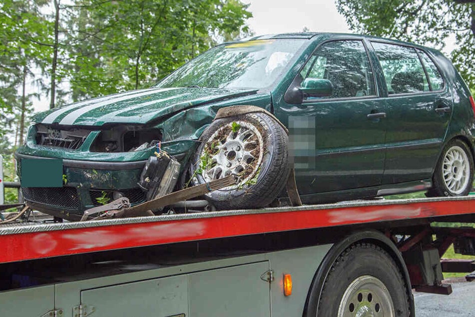 Bei dem Unfall wurde das Vorderrad herausgerissen.