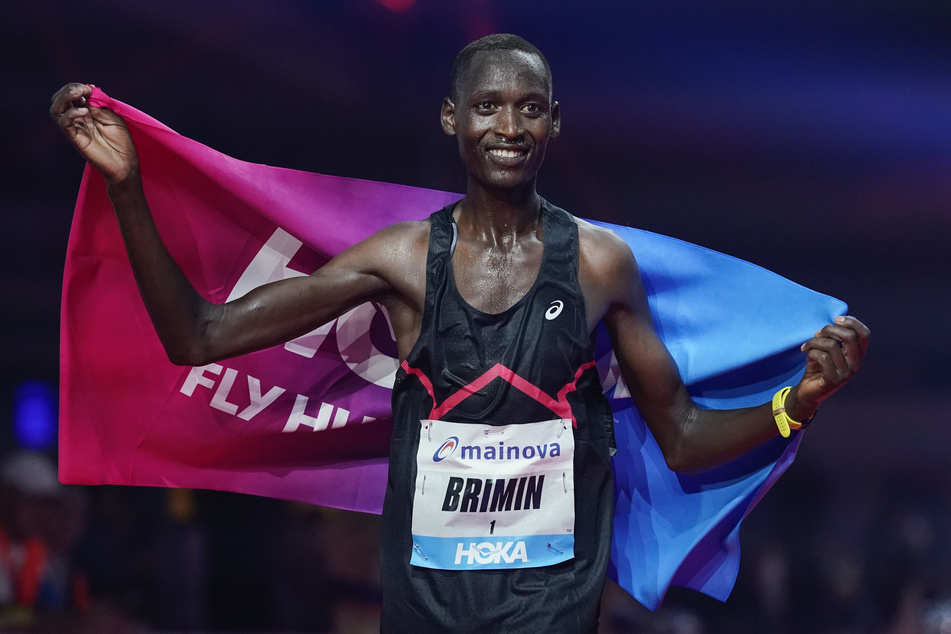 Vorjahressieger Brimin Misoi (29) durfte auch in diesem Jahr beim Frankfurt-Marathon jubeln.