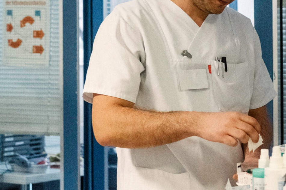 Es sind schreckliche Vorwürfe: Gegen einen Hilfspfleger wurde in München Anklage erhoben. (Symbolbild)