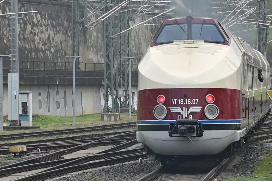 Dresden: Sonderfahrt bis in den hohen Norden: DDR-Schnellzug pünktlich in Dresden gestartet