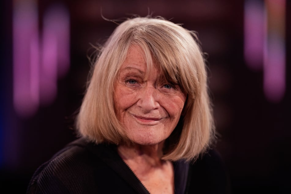 Alice Schwarzer (83) lebt selbst seit vielen Jahren in Köln und trägt als Mitglied des Zentral-Dombau-Vereins zum Erhalt des Doms bei. Die angekündigten Eintrittsgelder sieht sie dennoch kritisch.