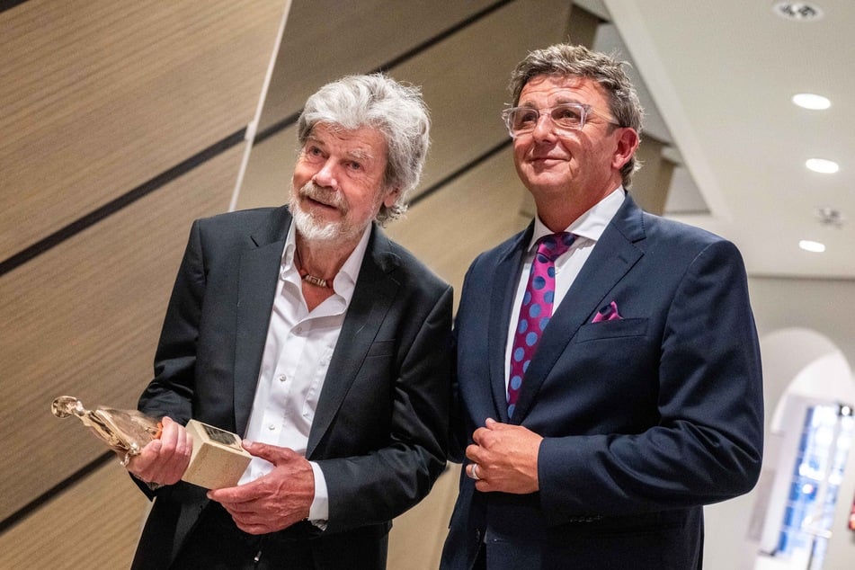 Preisträger Reinhold Messner (80, l.) und sein Laudator, der "Bergdoktor" Hans Sigl (55).