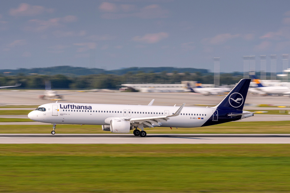 Kurz vor der Landung wurde der Airbus A321-271NX der Lufthansa von einem Blitz getroffen. (Symbolfoto)