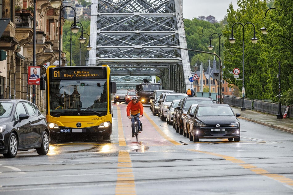 Den Verkehrsversuch am Blauen Wunder stoppte Hilbert (zu) spät.