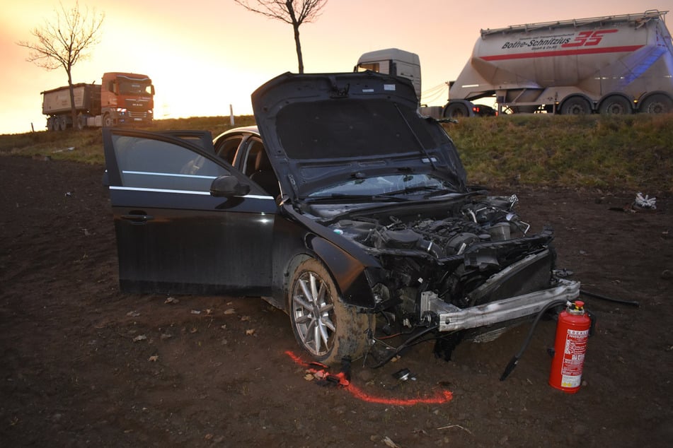 Beide Autofahrer wurden schwer verletzt.