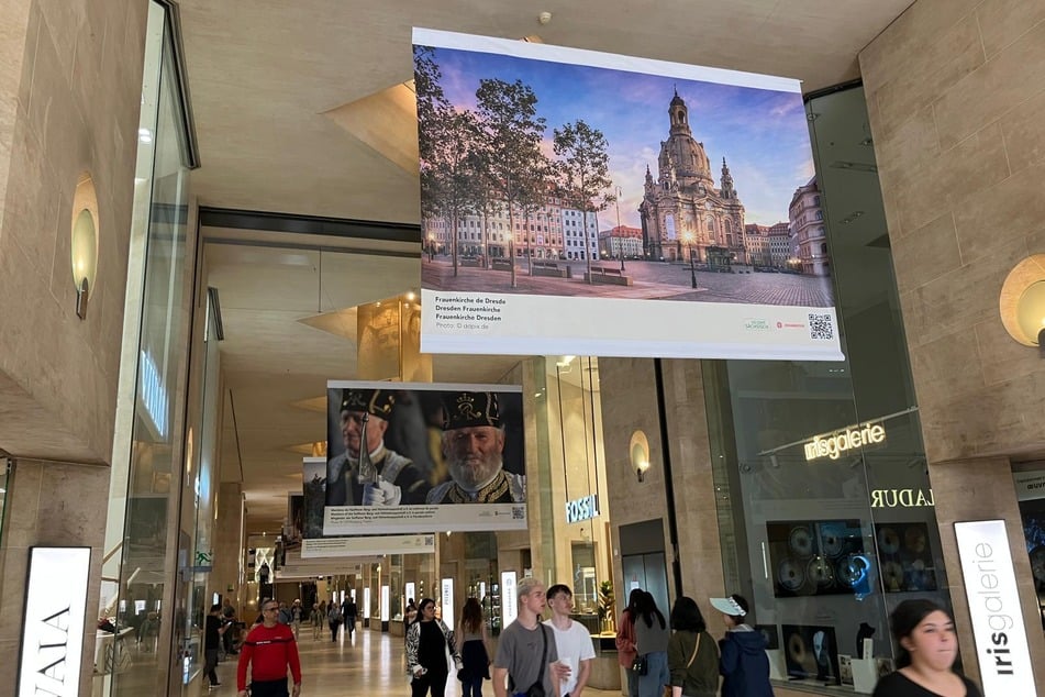 2025 in der Shopping-Mall zu sehen: Die Dresdner Frauenkirche und erzgebirgische Bergmänner in Festtracht.