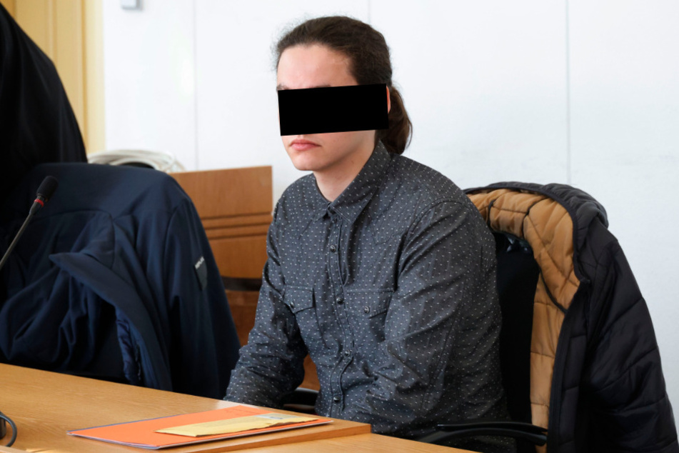 Todesfahrer David S. (22) musste sich am Chemnitzer Landgericht abermals vor Gericht verantworten.