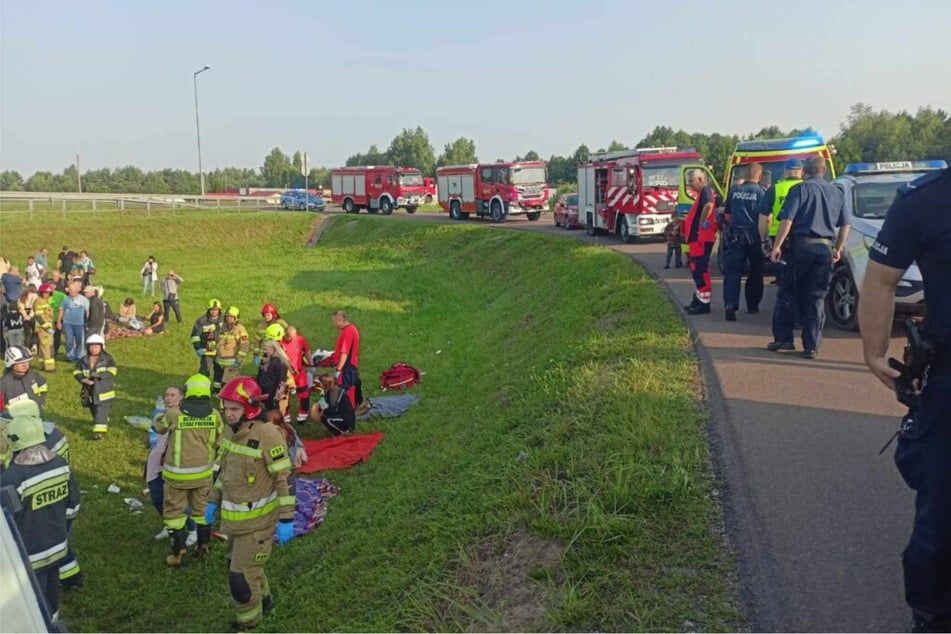 Nach Angaben eines Sprechers der Feuerwehr Biała Podlaska konnten alle Passagiere den Bus alleine verlassen.