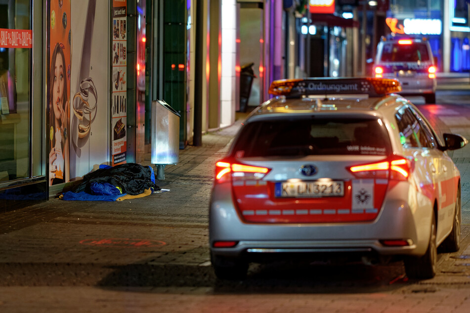 Das Ordnungsamt in Köln bei der Kontrolle der Innenstadt.