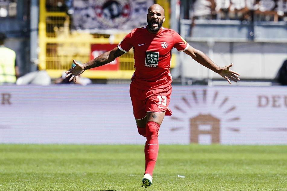 Terrence Boyd bejubelt seinen frühen Treffer zum 1:0 für den 1. FC Kaiserslautern.