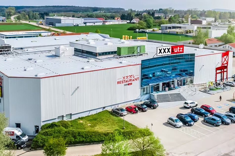 Lange Schlangen bei XXXLutz! Darauf können sich Kunden am Sonntag (15.3.) freuen