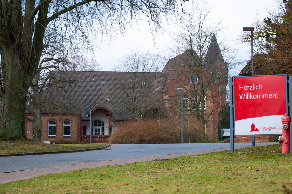 Nach Horrortat in Psychiatrie: Zwei Menschen tot, Gutachter beauftragt