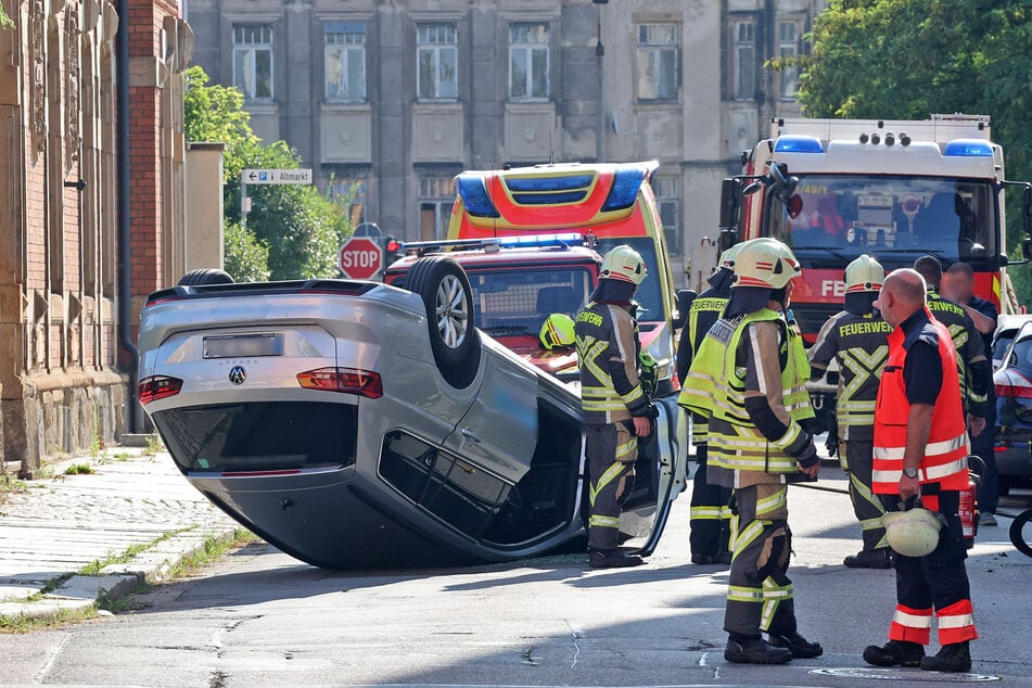 Das Auto überschlug sich und kam auf dem Dach zum Liegen.