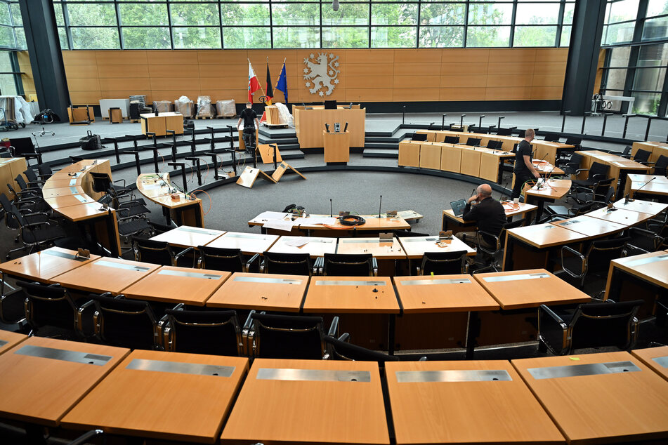 Der neu gewählte Thüringer Landtag kommt erstmals im Parlament zusammen.